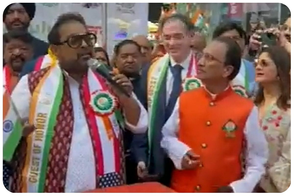 Independence Day 2022: Singer, Composer Shankar Mahadevan Sings 'Ae Watan' At Times Square |  Watch Video